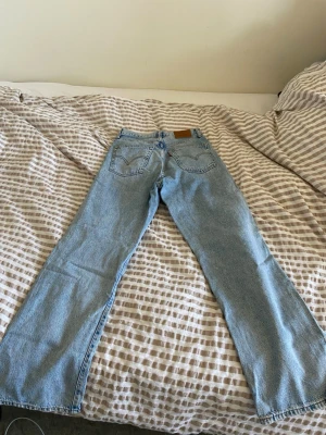 Levis jeans - Levis jeans i nyskick, mycket sparsamt använda! Storlek 27.