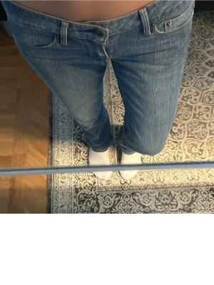 Jeans  - Snygga Lågmidjade jeans från levis🩷