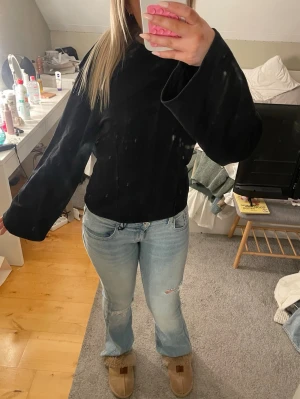 Svart tröja med vida ärmar - Oanvänd, bara provad fåtal gånger🩷🩷