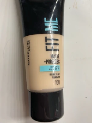 fit me foundation - färgen 100. Endast testad men var fel färg för mig. Köpte igår.