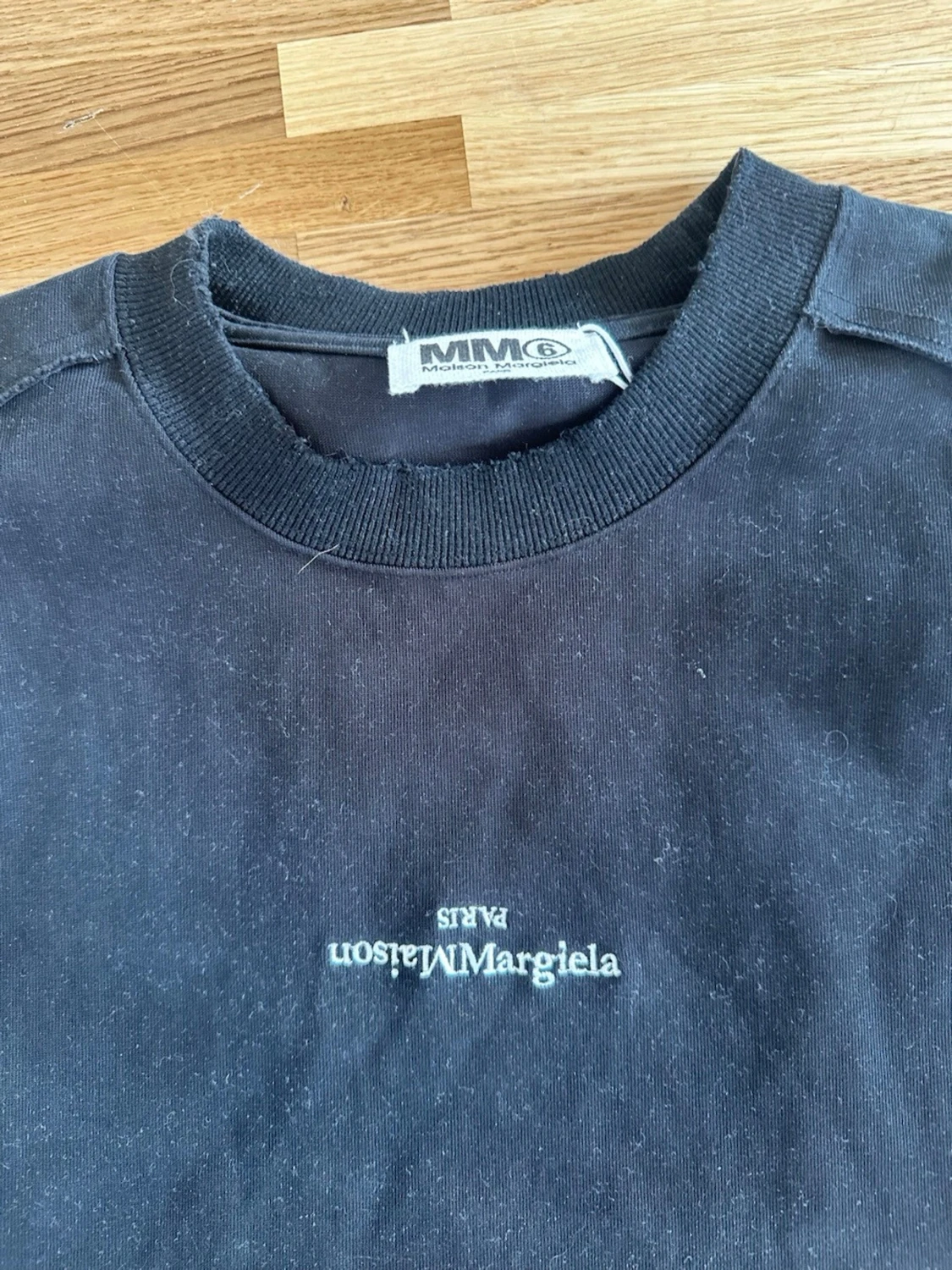 Svart t-shirt från MM6 Maison Margiela - 1