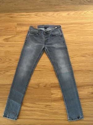 Dondup George  - Säljer för dom ej passar. Pris 449kr storlek 34