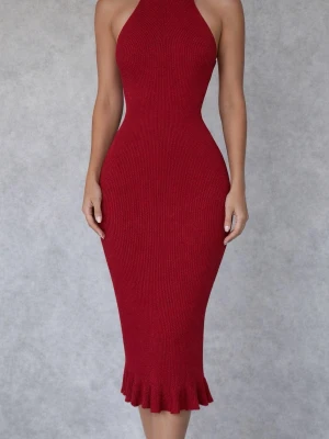Röd ribbad midiklänning med volang - Snygg röd ribbad midiklänning med halterneck och figurnära passform. Klänningen har volangkant nertill och är ärmlös, perfekt för dig som vill sticka ut. Materialet är stickat och ger en lyxig känsla.