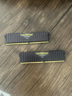 Corsair Vengeance LPX DDR4 8x2 3200MHz - Corsair Vengeance LPX DDR4 RAM-minne, 2x8 ett minne är 8gb tillsammans blir dem 16gb med 3200MHz vilket är en av dem snabbaste