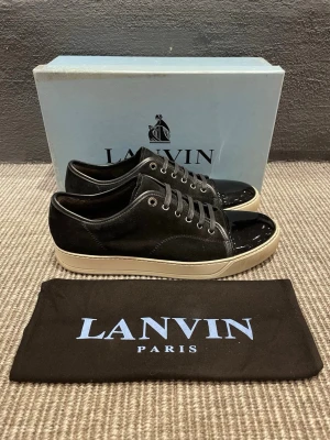 Lanvin skor  - Hej, säljer nu dessa svin snygga lanvin skor. Skorna är i grymt skick!  Begränsat antal boxar och dustbag. Hör av dig vid frågor.