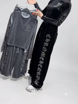     Velourdress - Velourset Chrome Hearts. 