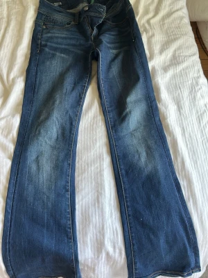G-star jeans  - Hej! Jag säljer mina G-star jeans då de är lite stora på mig. Knappt använda. Mid waist. Storlek W28,L30