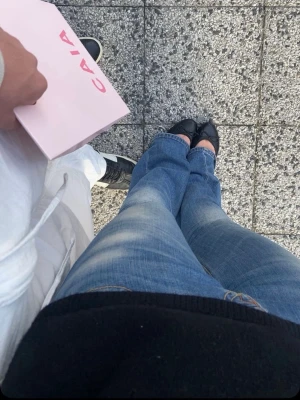 True religion jeans - Säljer ett par blå bootcut jeans med lätt tvättad look. Dom är ifrån true religion bootcut och lowwaist💙skriv för fler tydligare bilder eller frågor kring strlk