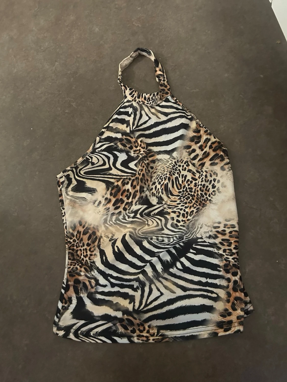 Halterneck topp med leopard- och zebramönster