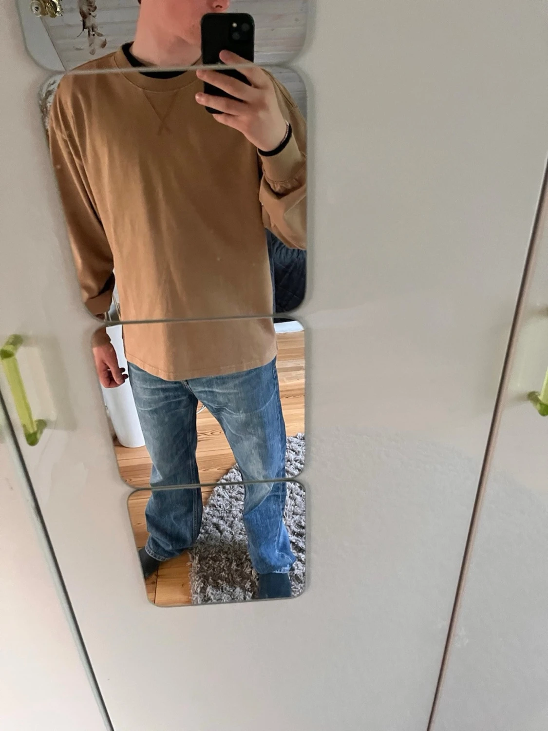Beige sweatshirt med rund hals
