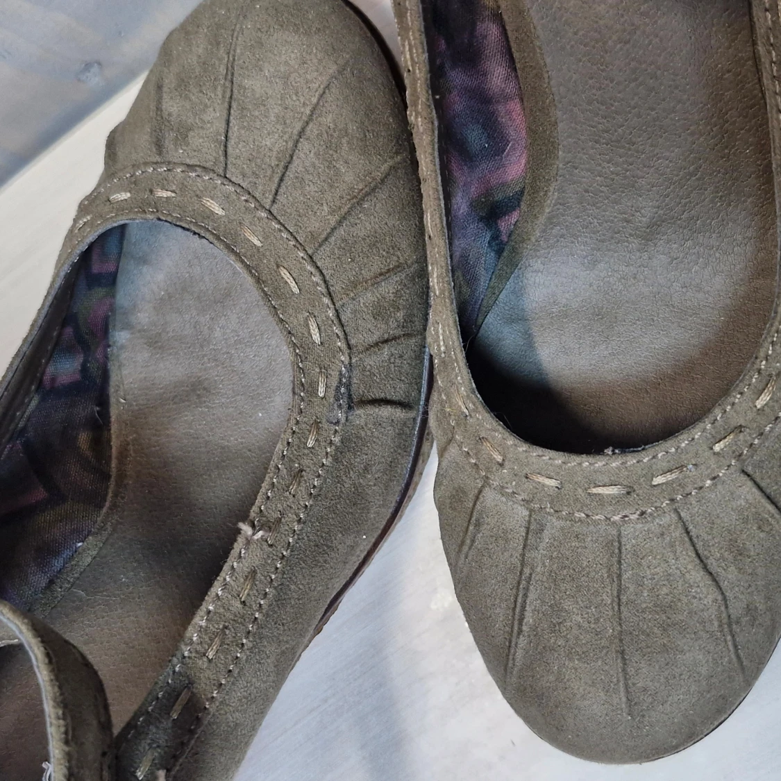 Olivgröna mocka kilklackar - 4