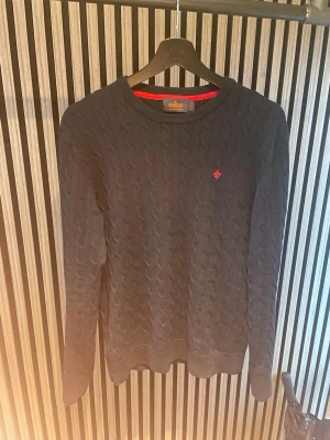 Morris kabelstickad tröja  - Säljer nu en fet kabelstickad merinoull tröja  | mycket fint skick utan defekter| priset är ej hugget i sten | kom dm för flera frågor eller funderingar!