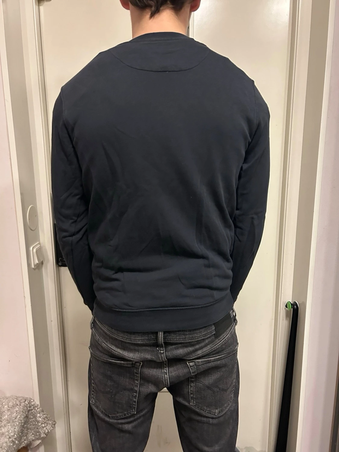 Mörkblå tjocktröja - 2