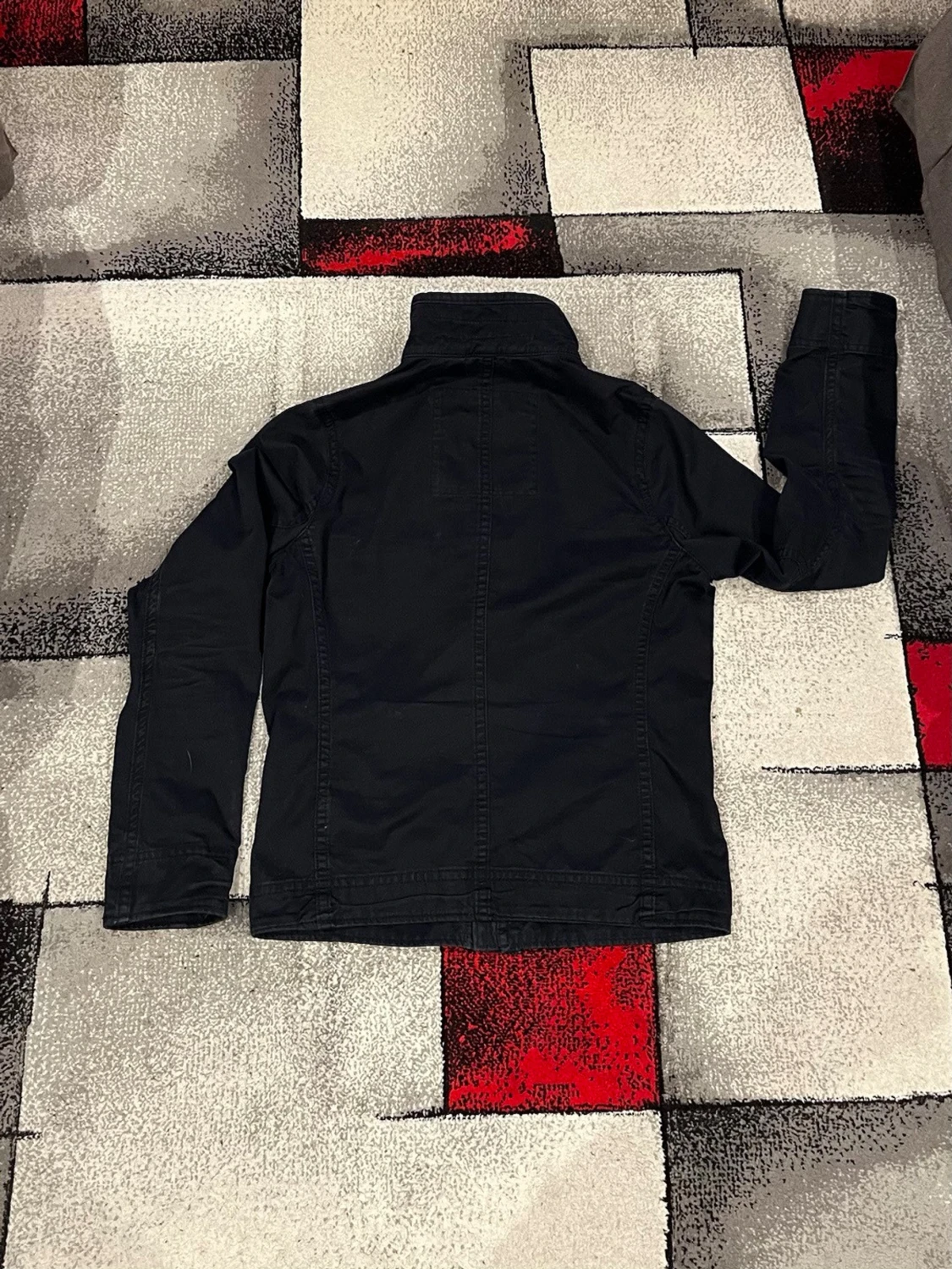 Hollister Jacka  - 1