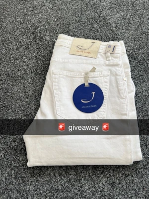 🚨 Giv3awayJacob cohen jeans 🚨  - Vi på trend store ger nu ut dessa jacob cohen jeans för att fira omsättningsmål!  sjukt feta och lyxiga JC jeans! 3 simpla steg! 1.  Följ kontot! 2. Likea annonsen. Steg3 . Följ .trendstoree på tiktok! (2x chans om du hittar något du vill köpa i profilen! ) avslutas fredag 20 februari! Stort lycka till! 🙌☺️
