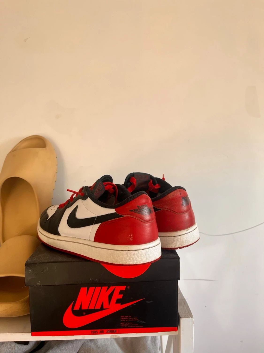 Nike Air Jordan 1 Low svart/röd/vit - 1