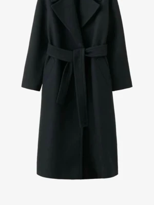 Svart Cos kappa! - Cos kappa i svart ,storlek:36-38 priset kan alltid diskuteras , köpte på second hand använd gå gånger!