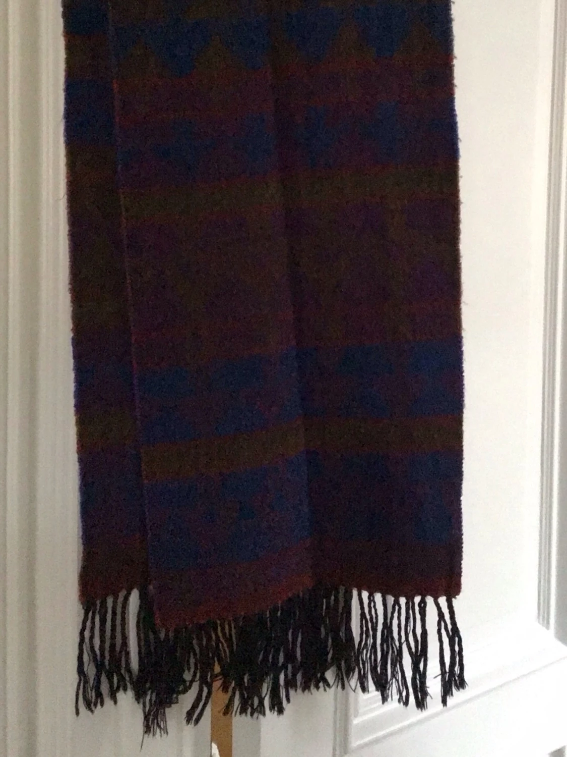 Mönstrad ullhalsduk med fransar