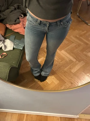 True religion jeans - Ett par snygga true religion jeans, knappt andvända köpta för 1300 för ungefär 1 år sen! Säljer pga att de ej kommer till andvändning!! Pris kan diskuteras 