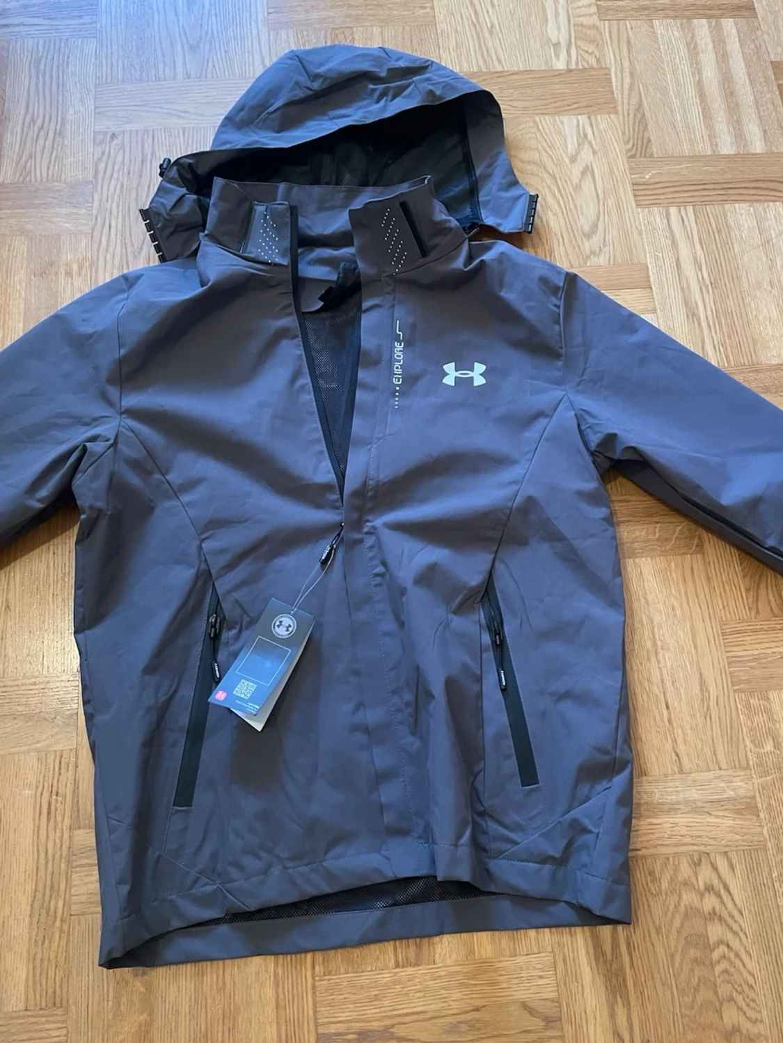 Mörkgrå vindjacka från Under Armour