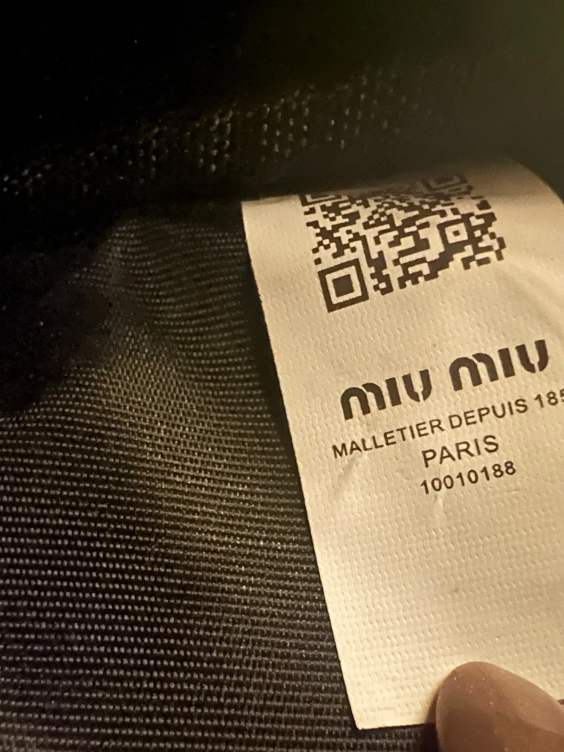 Svart quiltad handväska från Miu Miu - 2