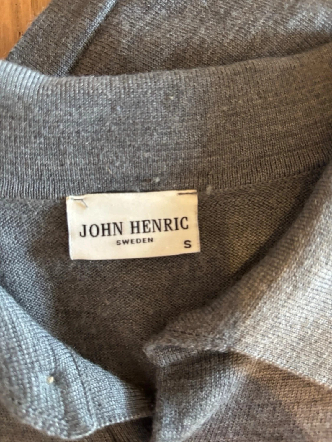 Grå pikétröja från John Henric - 2