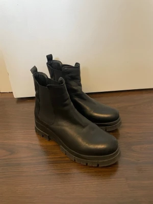 Boots - Svarta boots i skinn. 👢Väldigt sköna och i fint skick.