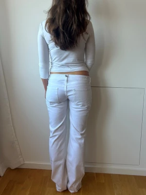 Vita bootcut jeans  - Vita 7 for all mankind jeans i storlek M. midja: 41x2 cm inneben: 79 cm