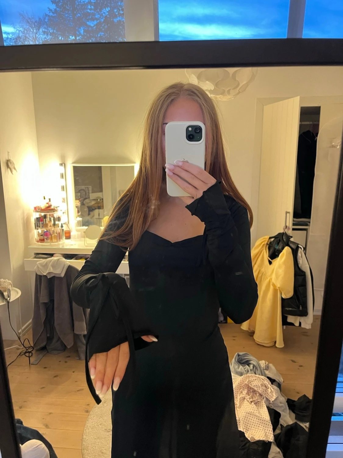 Svart långärmad kortklänning - 2