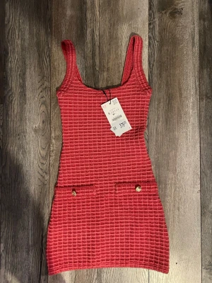 rosa klänning med fickdetalj - rosa klänning med fickor helt ny från zara 💕