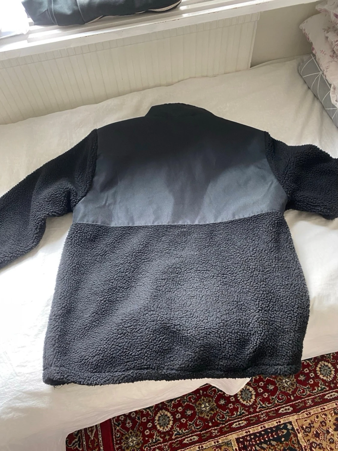 Svart teddyjacka från Saligia - 2