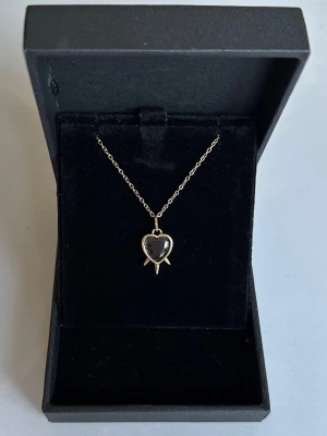 Heart necklace  - The necklace is never used and 100% rust- and nickel-free, and the chain is 40 cm long but can be extended by an additional 5 cm. If you have any questions, feel free to reach out ☺️