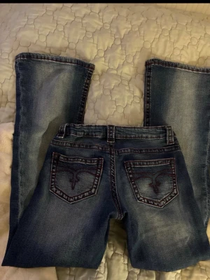 Low waist jeans  - Low waist jeans ifrån Gina tricot i storlek 158 passar mig som har xs. Är som nya 