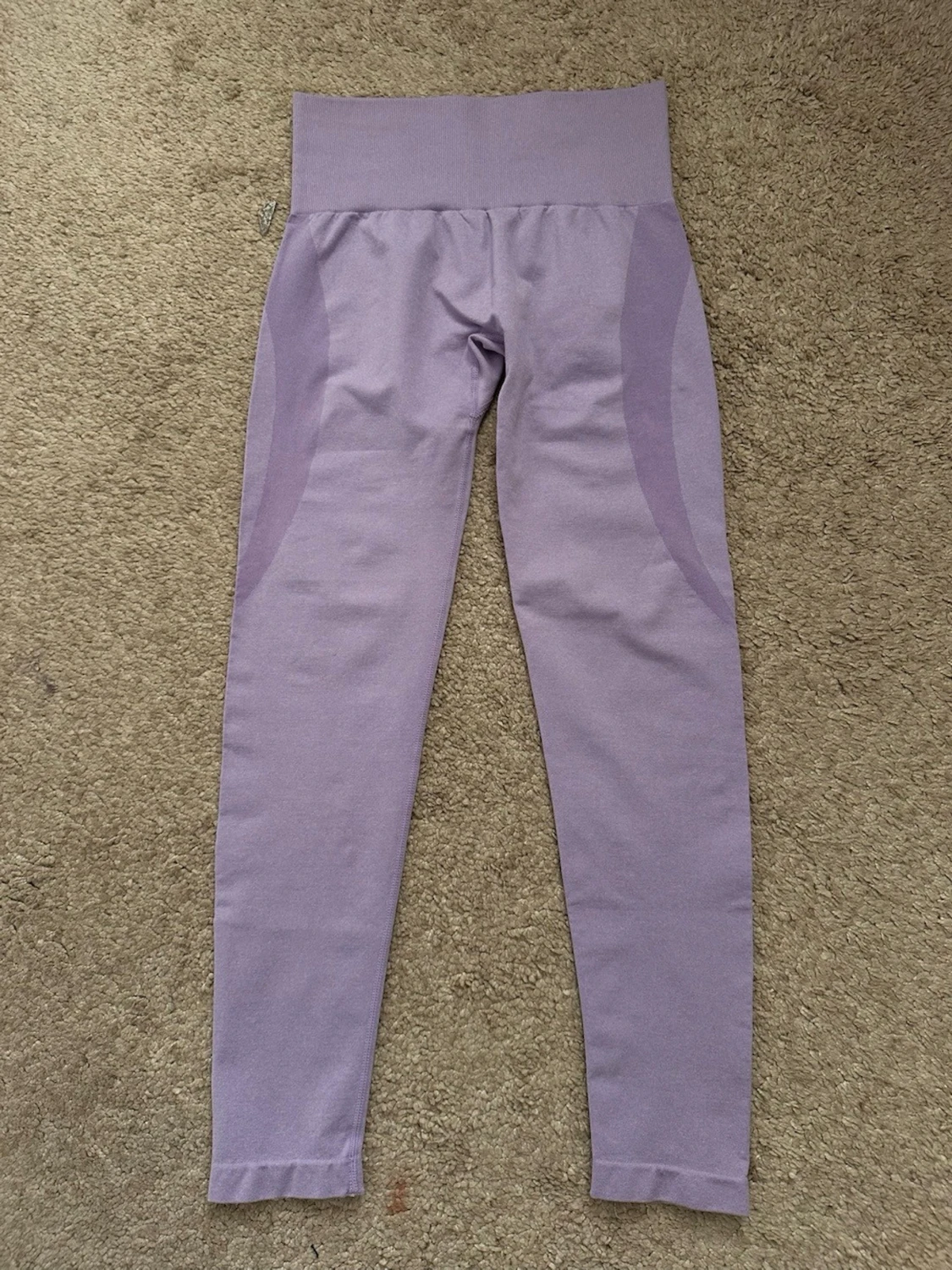 Ljuslila seamless leggings från NVGTN