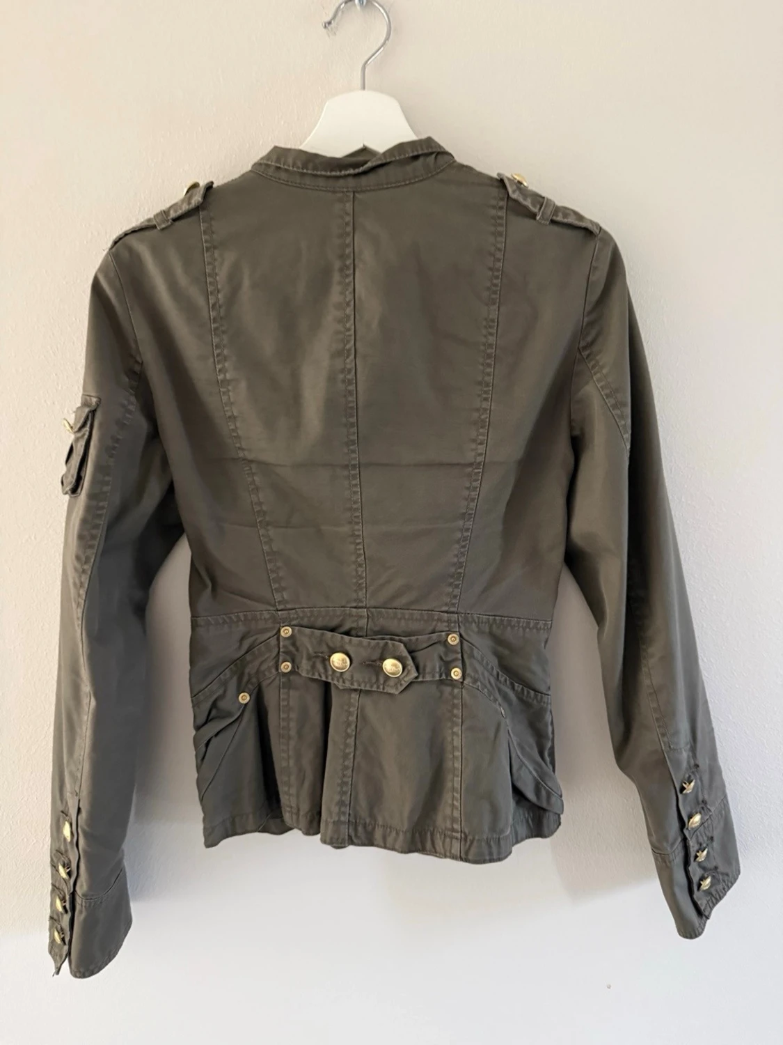 Olivgrön jacka från Zoul med guldknappar - 2