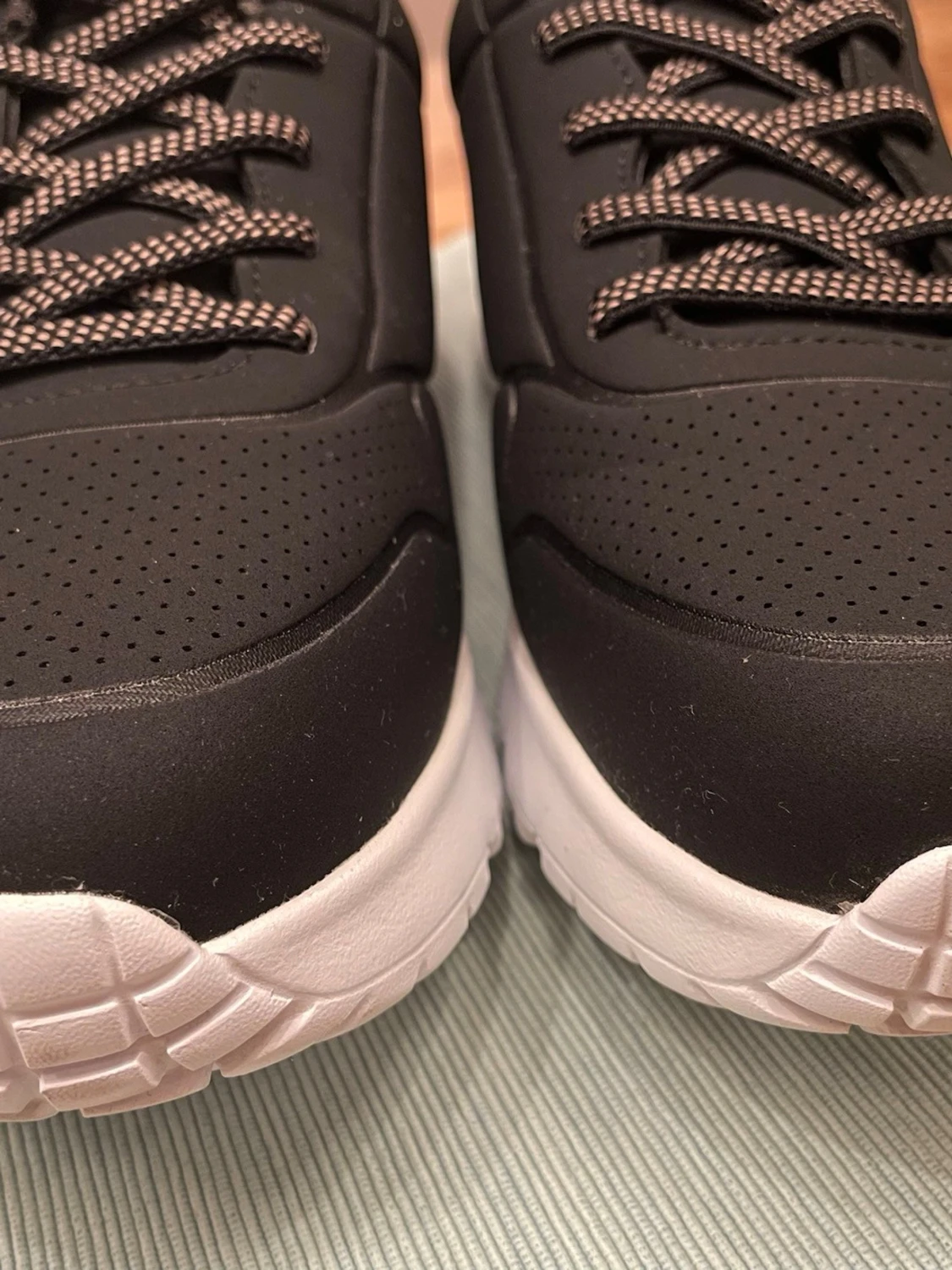 Svarta Skechers sneakers med vit sula - 6