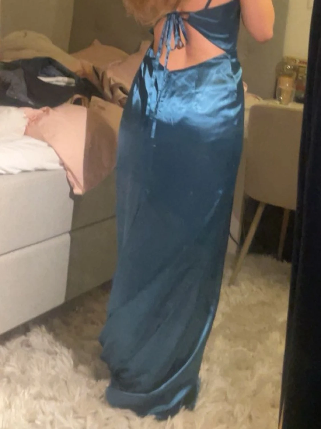 Blå långklänning med öppen rygg - 1