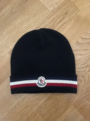 Moncler mössa - Helt ny 