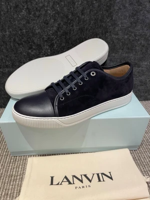 Lanvin skor(nya) - Hej, säljer nu dessa svin snygga lanvin skor. Skorna är helt nya!  Begränsat antal boxar och dustbag. Hör av dig vid frågor. 