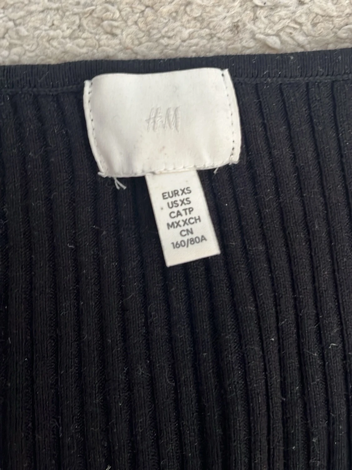 Svart ribbad topp från H&M - 1