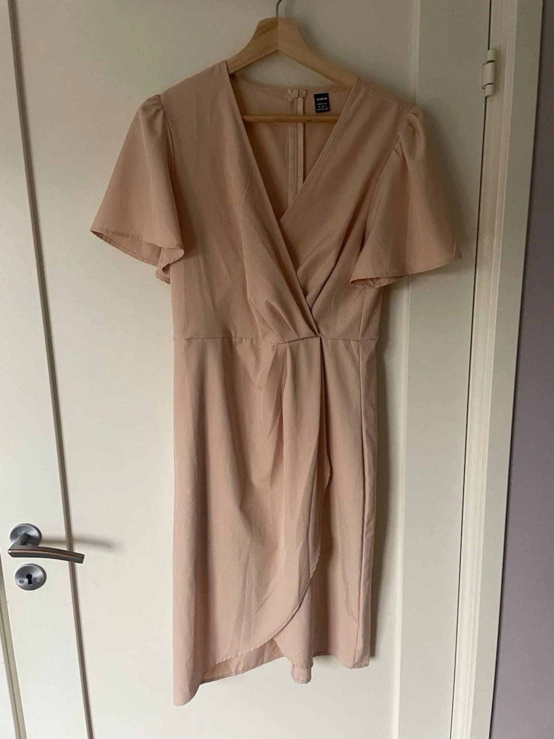 Beige omlottklänning från H&M - 1