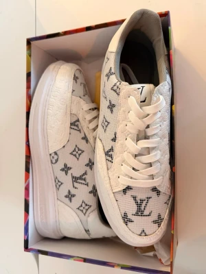 Sneakers 43 - Sneakers 43 , helt nya i kartongen 