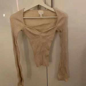 Tröja - Beige tröja