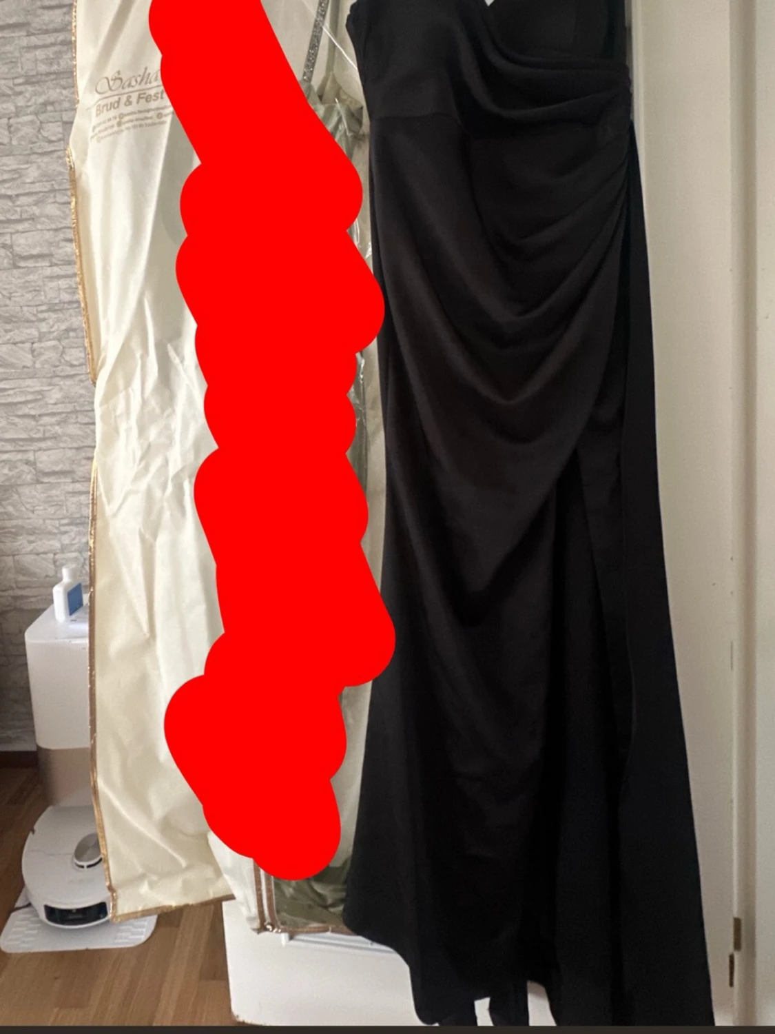 Svart lång klänning med drapering - 1