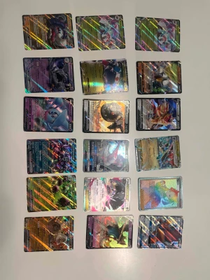 Pokémon kort Budgivning - Säljer alla dessa fina kort för ett bra pris! Ge bud! Skriv dm för fler funderingar eller bilder.