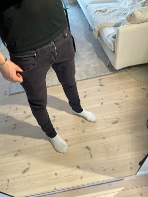 Dondup jeans - Dondup jeans | Storlek 32 | Stretchigt material |Mycket bra skick | Billigare pris vid köp av fler jeans på min profil | Skriv till mig vid frågor‼️