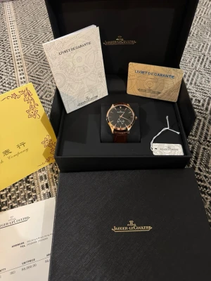 Jaege LeCoultre Master Ultra Thin Black - Brand new with whole sets. Automatic movement with genuine leather band. Best quality. Dial size 39mm. Delivered with whole sets. Fast shipping. 📦