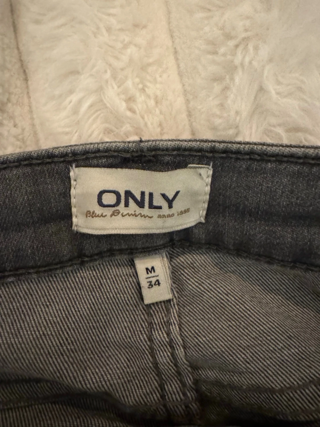 Grå bootcut jeans från Only  - 2