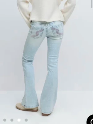 14+ dixie ultra low jeans - Knappt använda och fortfarande i ny skick, storlek xs, skriv om ni vill köpa!