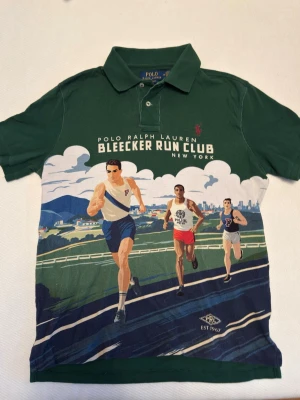 Polo Ralph Lauren pikétröja  - Säljer en Ralph lauren piké som knappt är använd, då jag tyvärr hann växa ur den snabbt. Så den är i nyskick och i storleken M. Pris 800kr